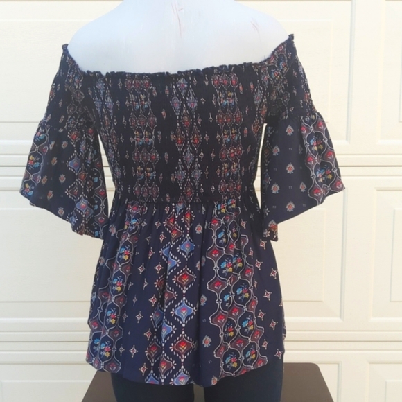 HOLLISTER blouse. - Picture 3 of 5